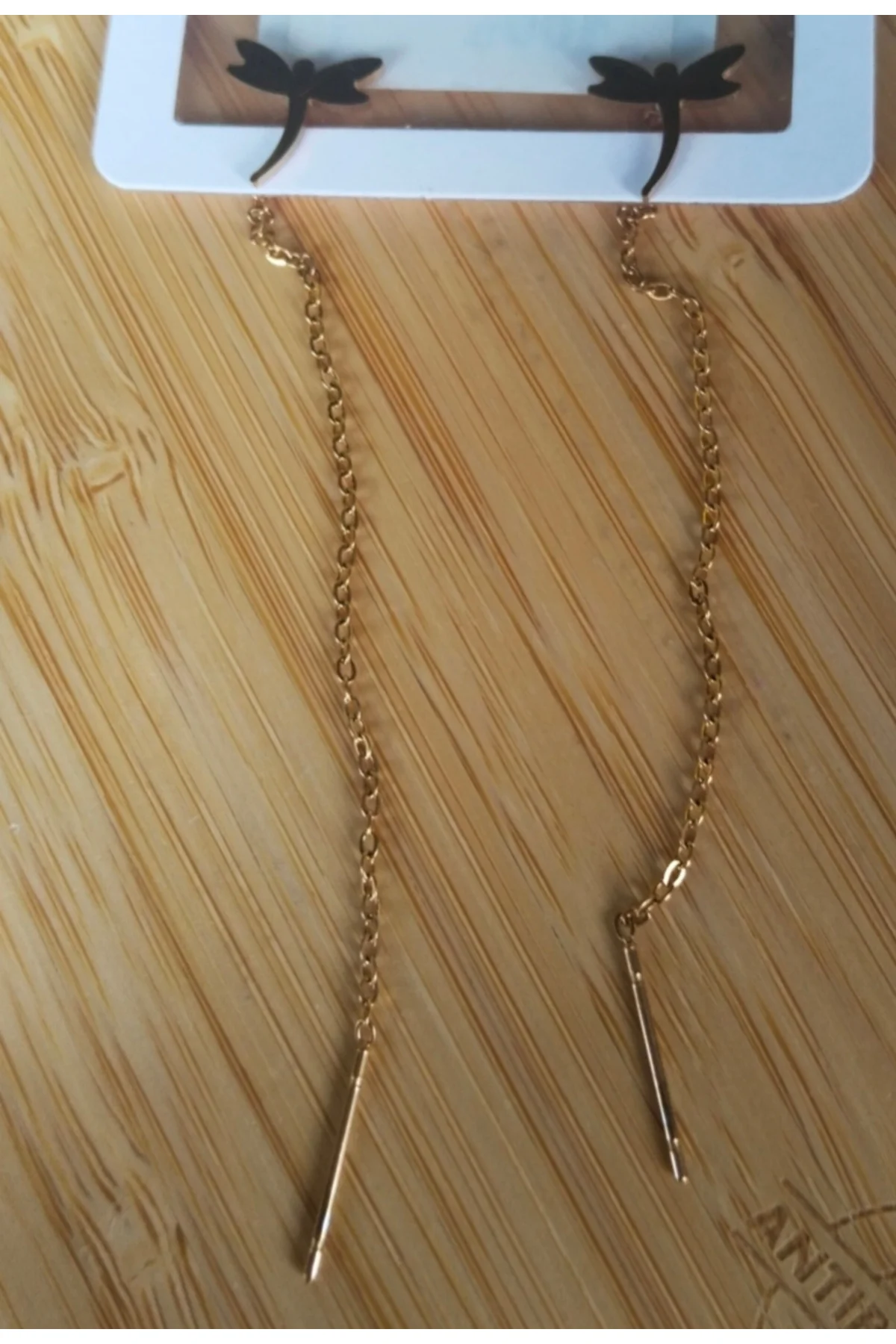 Gold Renk Metalik Figürlü Sallantılı Küpe