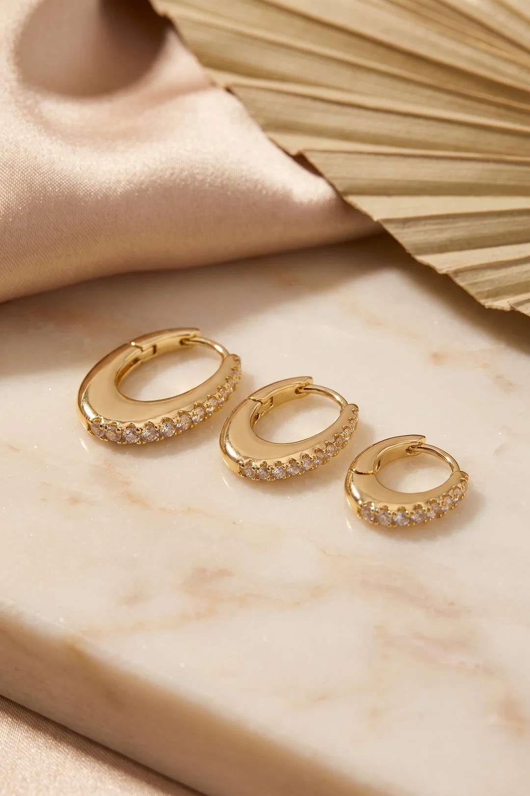 Gold Renk Oval Halka Model Zirkon Taşlı 3 lü Küpe Set TJ-BKP11976