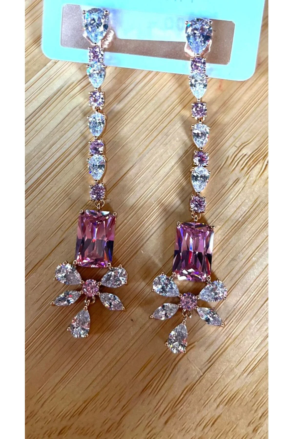 Gold Renk Pembe Taşlı Sallantılı Lüks Abiye Küpe
