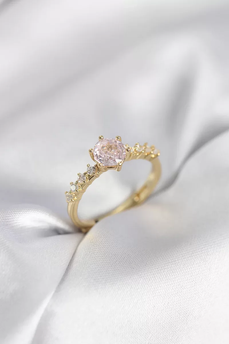 Gold Renk Pembe Tek Taş Model Zirkon Taşlı Kadın Yüzük - Lisinya