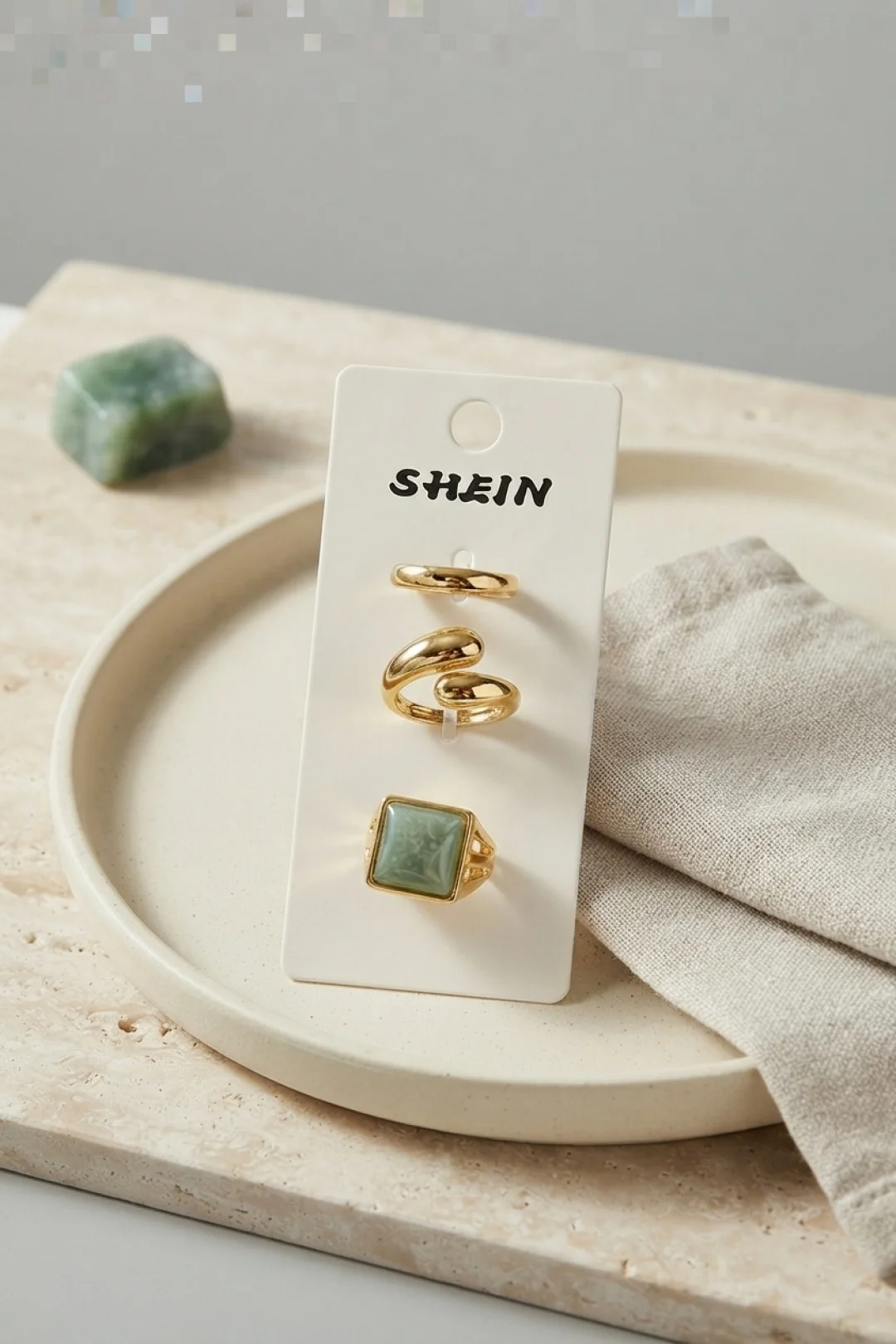 Gold Renk Pirinç 3'lü Yeşil Taşlı Detaylı Vintage Kadın Yüzük Kombini BYK4294 TJ-BYK4294 Gold Renk Pirinç 3'lü Yeşil Taşlı Detaylı Vintage Kadın Yüzük Kombini BYK4294 TJ-BYK4294