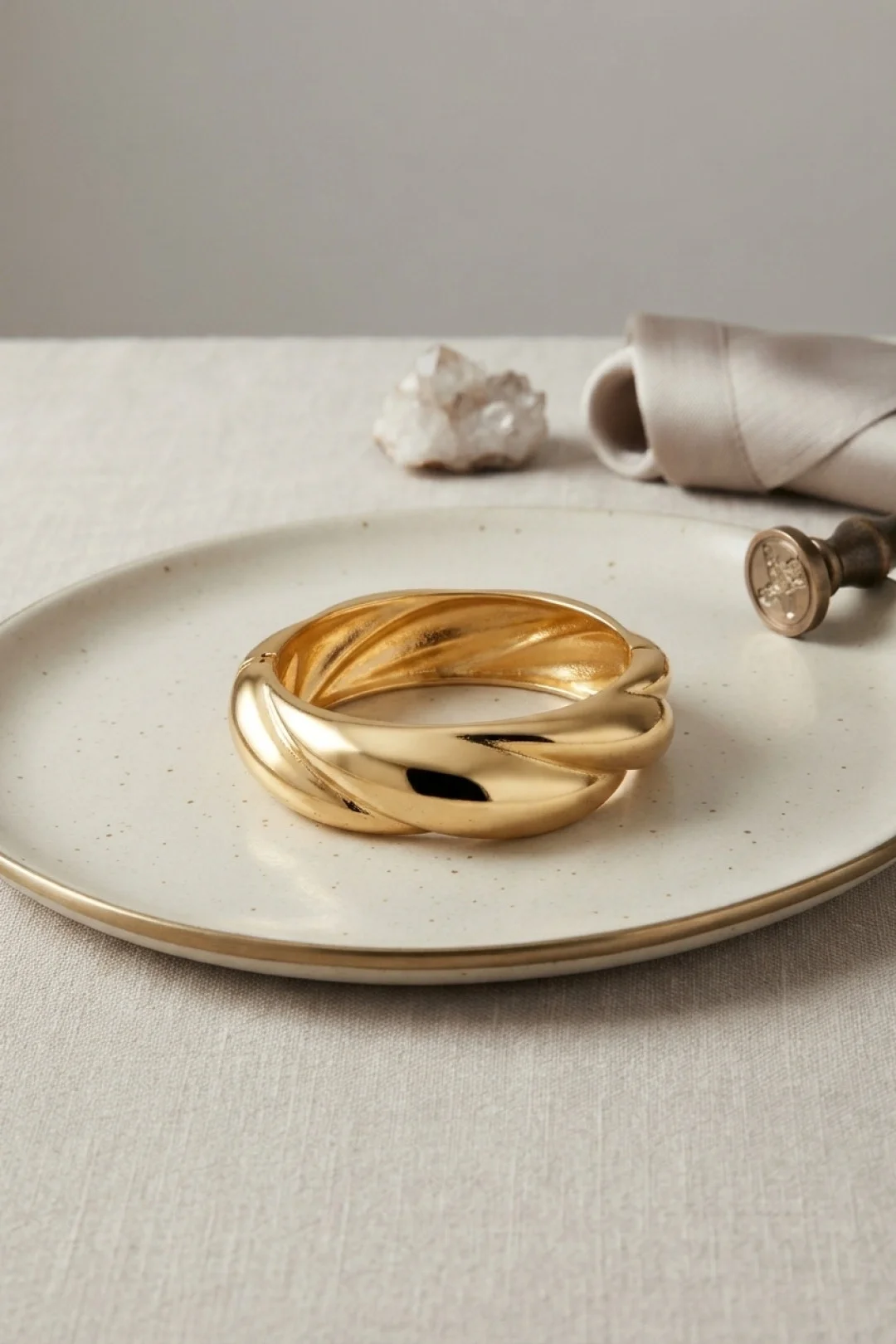 Gold Renk Pirinç Sarmal Model Vintage Kalın Kelepçe Bilezik Fiyatı, Yorumları ve Özellikleri
