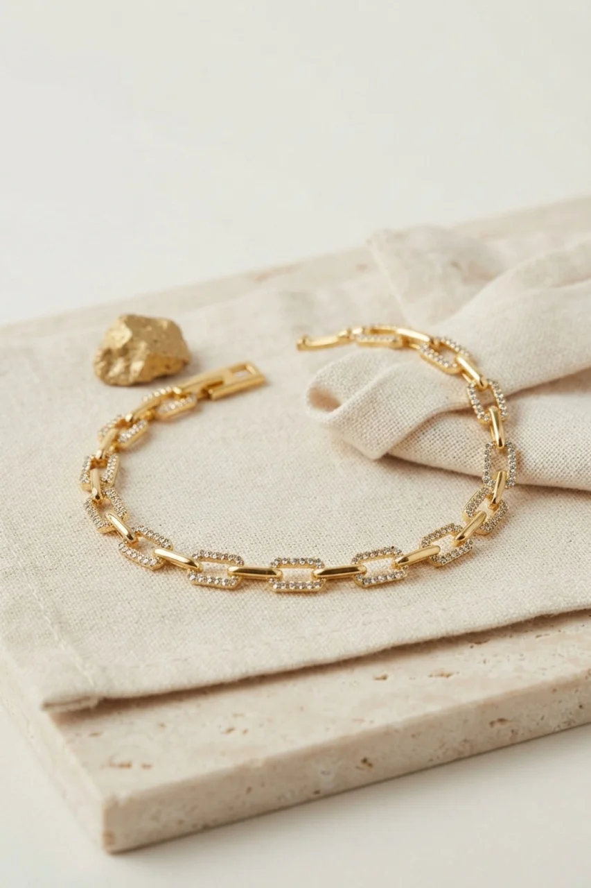 Gold Renk Pirinç Sıralı Kare Model Zirkon Taşlı Bileklik - Lisinya Diğer