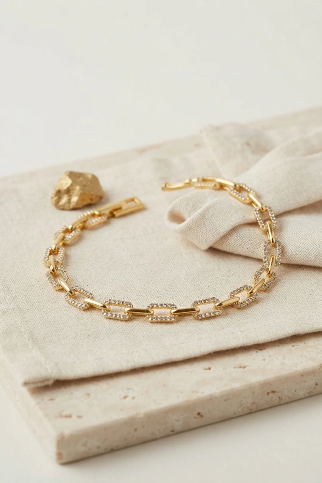 Gold Renk Pirinç Sıralı Kare Model Zirkon Taşlı Bileklik TJ-BB8848 Fiyatı, Yorumları ve Özellikleri