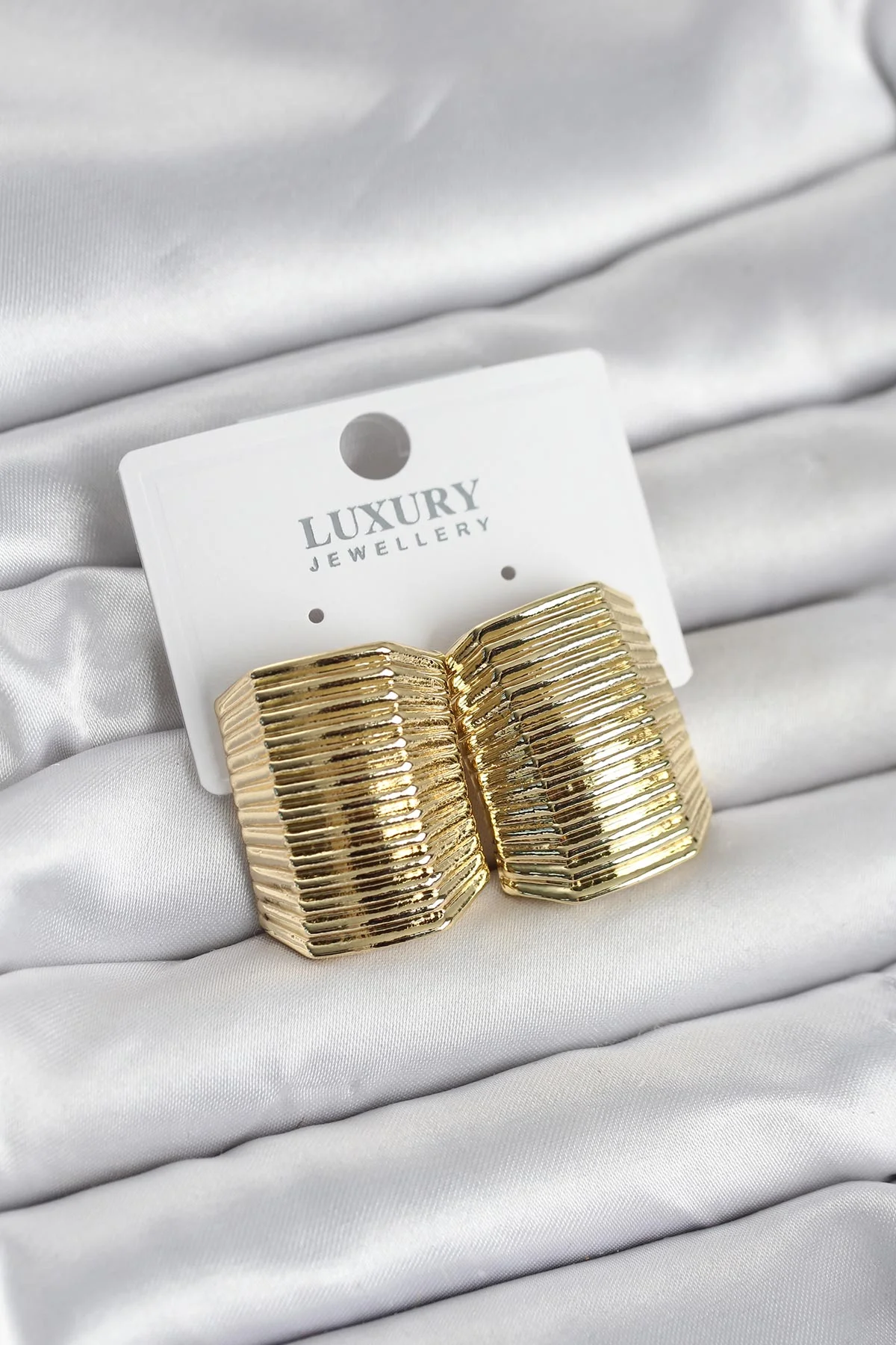 Gold Renk Pirinç Vintage Esintili Statement Küpe 5886 - Şık ve Kalıcı