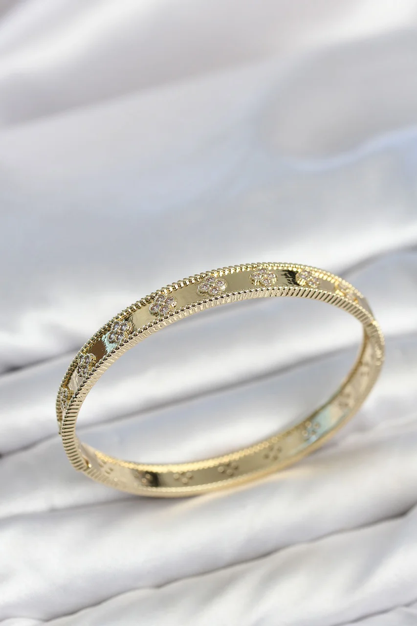 Gold Renk Pirinç Yonca Model Zirkon Taşlı Kadın Kelepçe Bileklik - Lisinya Diğer
