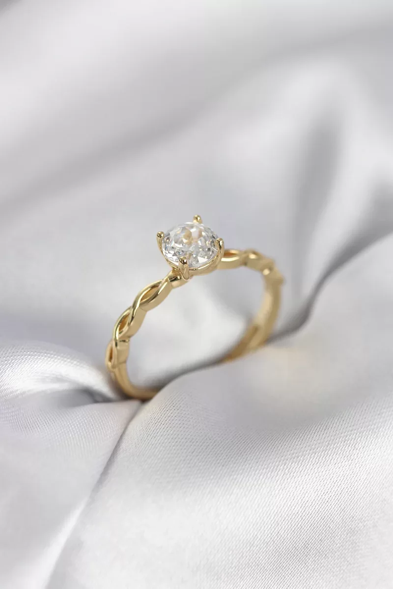 Gold Renk Sarmal Zincir Model Tek Taş Model Zirkon Taşlı Kadın Yüzük - Lisinya