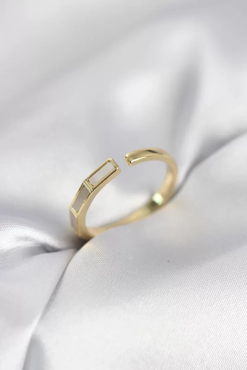 Gold Renk Sedefli Çubuk Model Kadın Yüzük - Lisinya