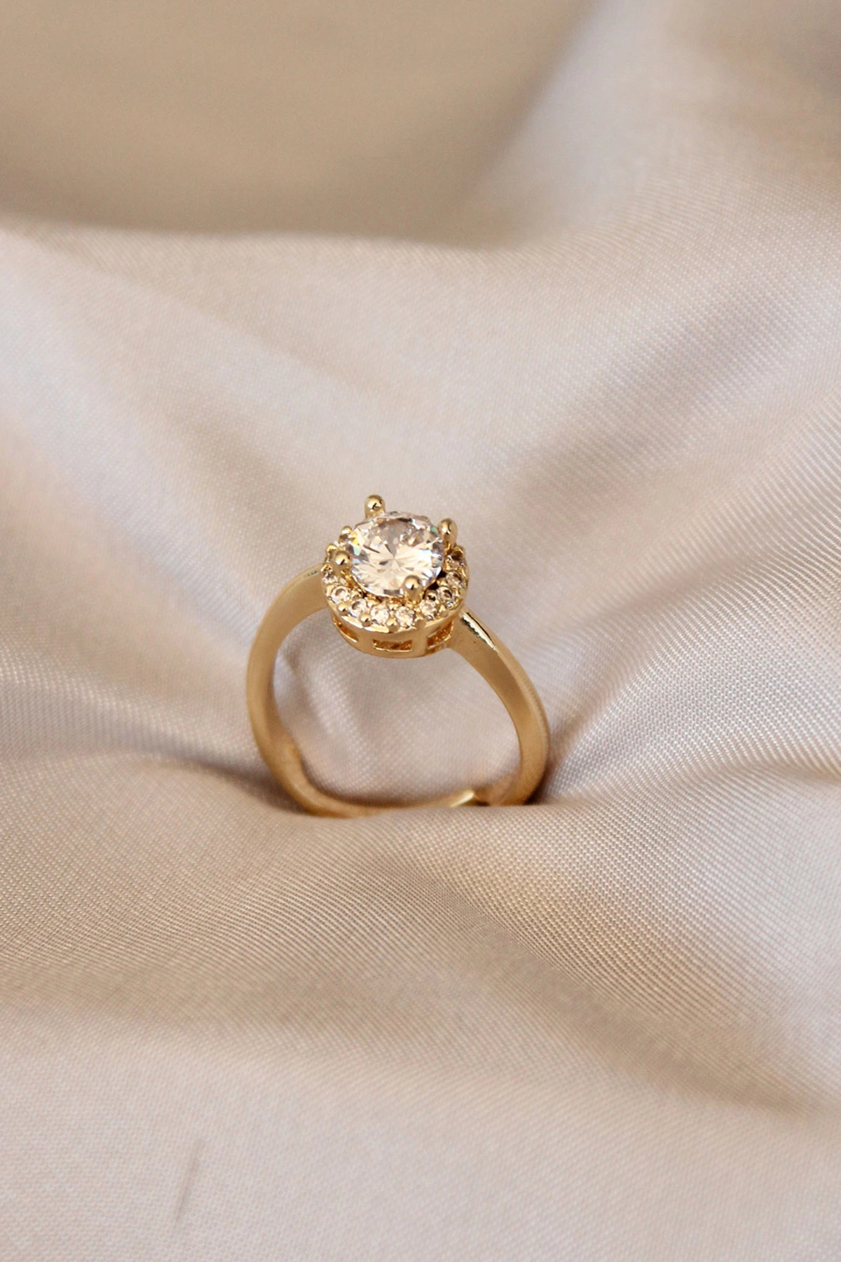 Butik Gold Renk Tektaş Tasarımlı Ayarlamalı Metal Yüzük