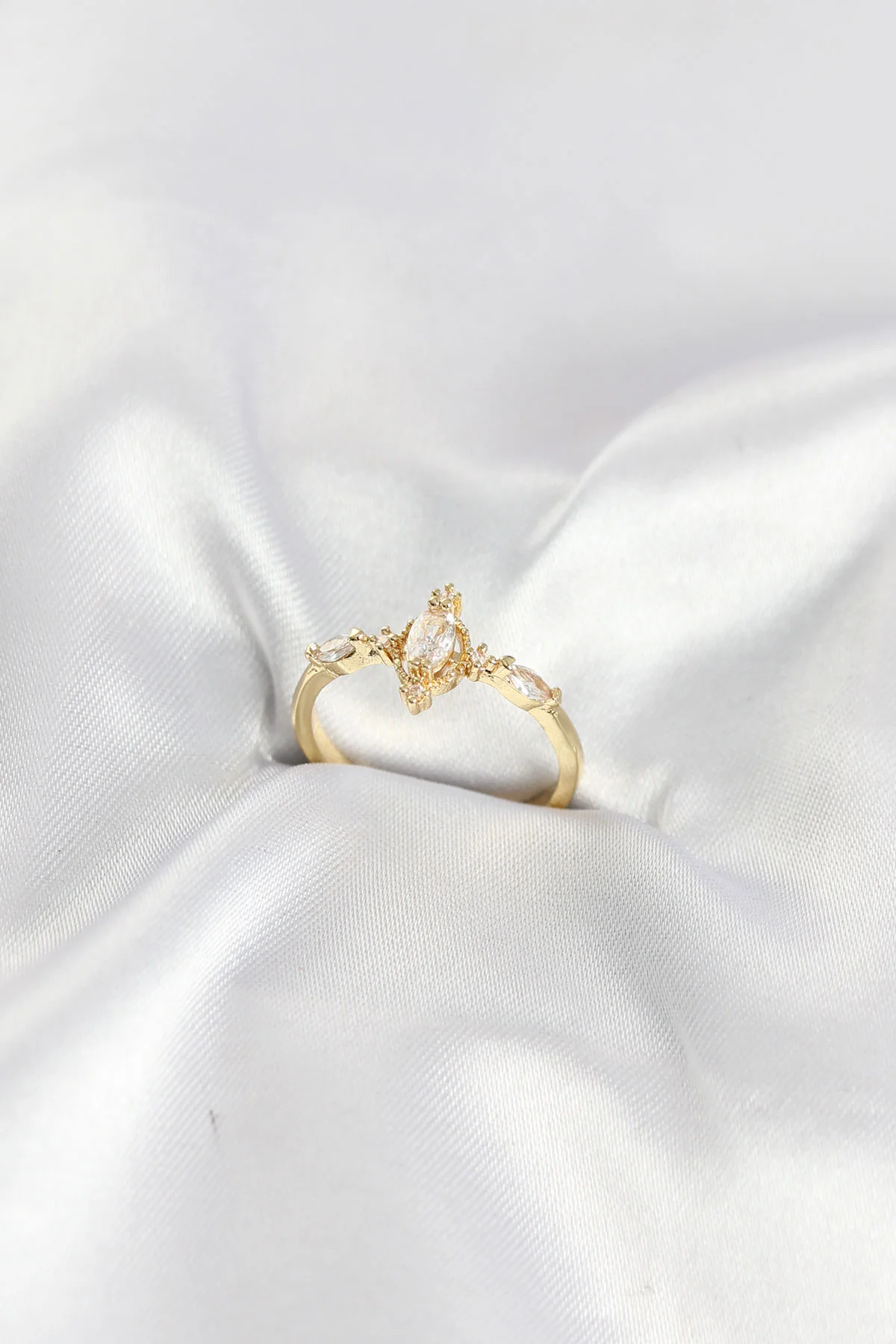 Gold Renk Vintage Zirkon Taşlı Yüzük - Şık ve Klasik Görünümlü Abiye Modelleri