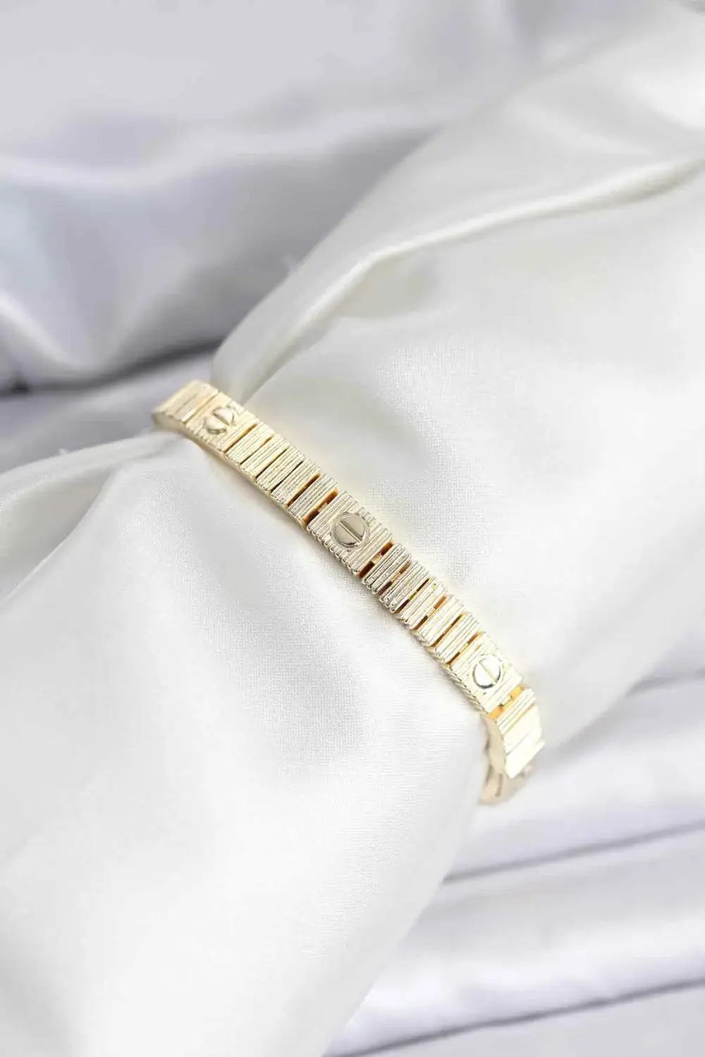 Gold Renk Vip Seri Bileklik Gold Renk Vip Seri Bileklik