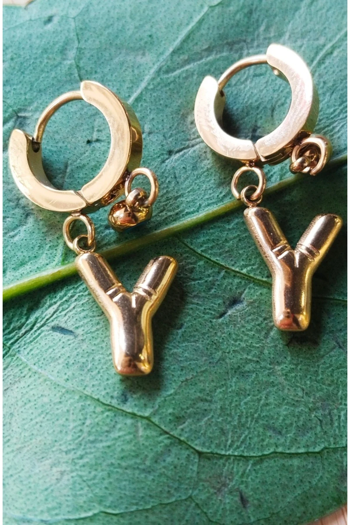 Gold Renk Y Harfi Lüks Gösterişli Klips Küpe