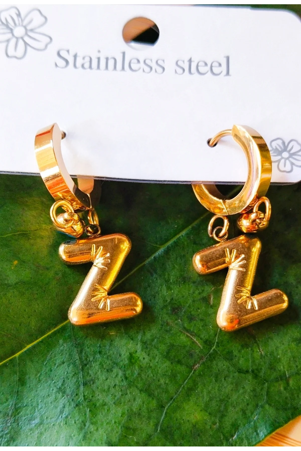 Gold Renk Z Harfi Lüks Gösterişli Klips Küpe