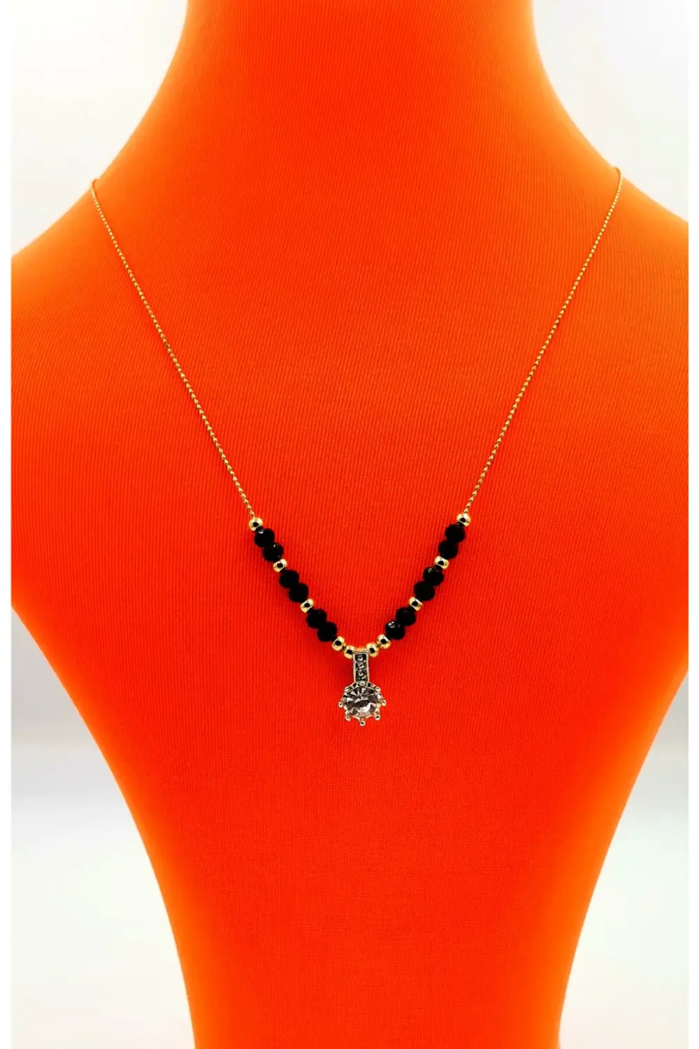 Gold Renk Zincir Figürlü Kararmaz Özel Tasarım Kolye