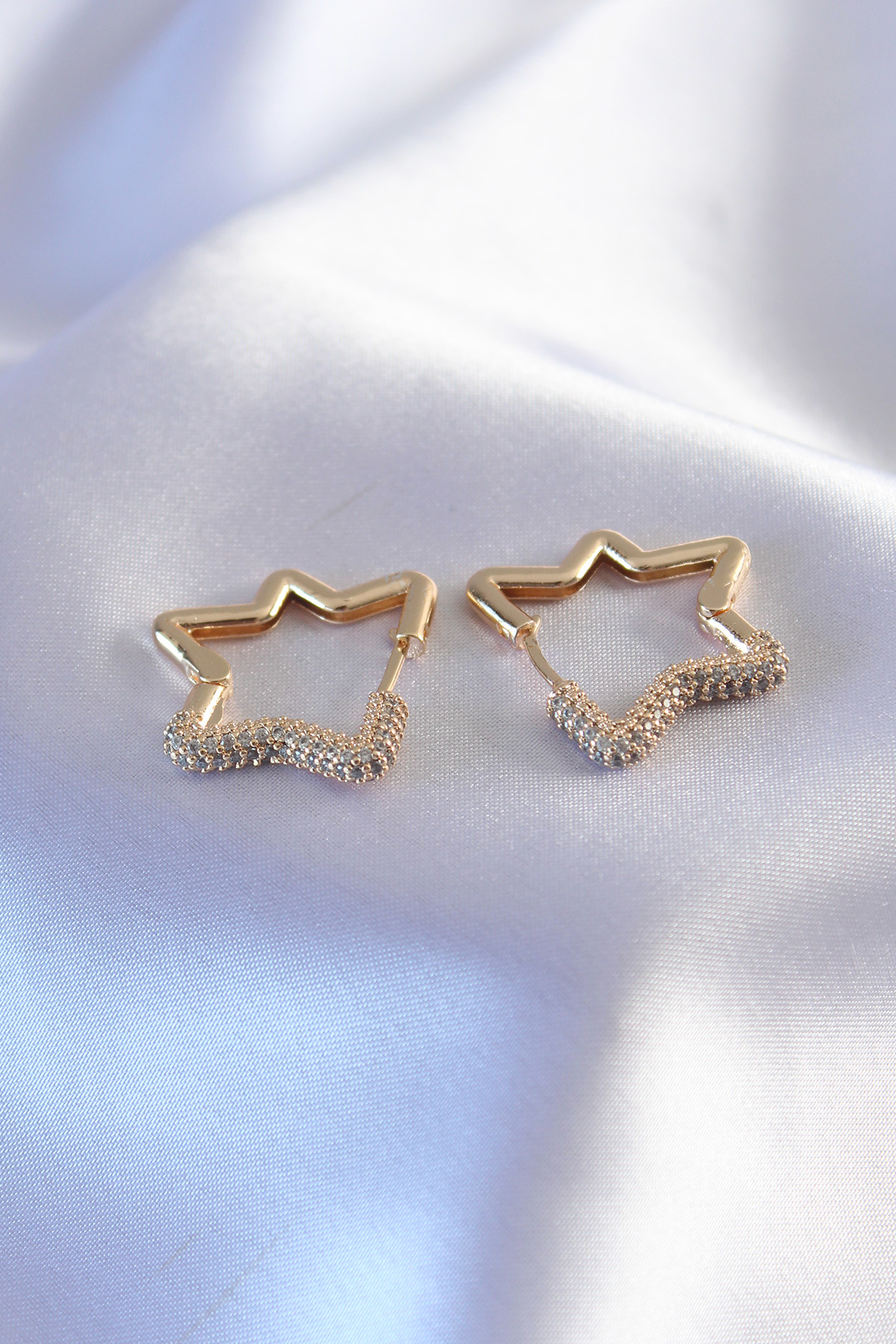 Gold Renk Zirkon Taşlı Yıldız Model Kadın Küpe SL5870