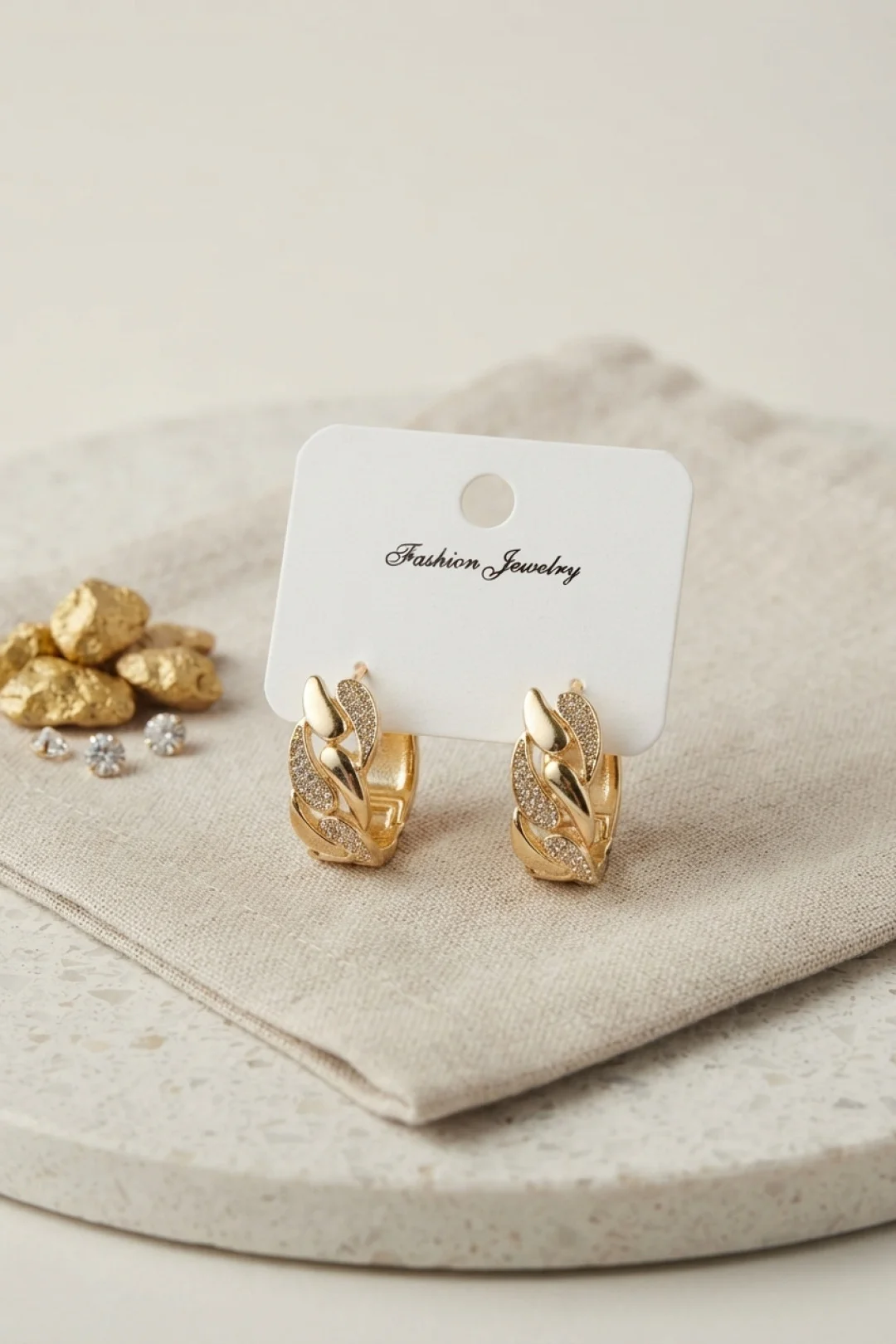 Gold Renk Zirkon Taşlı Sarmal Zincir Model Pirinç Halka Kadın Küpe TJ-BKP12148 Gold Renk Zirkon Taşlı Sarmal Zincir Model Pirinç Halka Kadın Küpe TJ-BKP12148