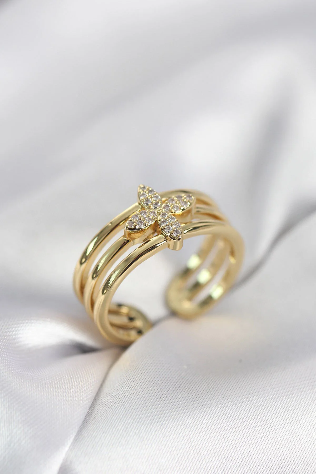Gold Renk Zirkon Taşlı Yonca Model Kadın Yüzük