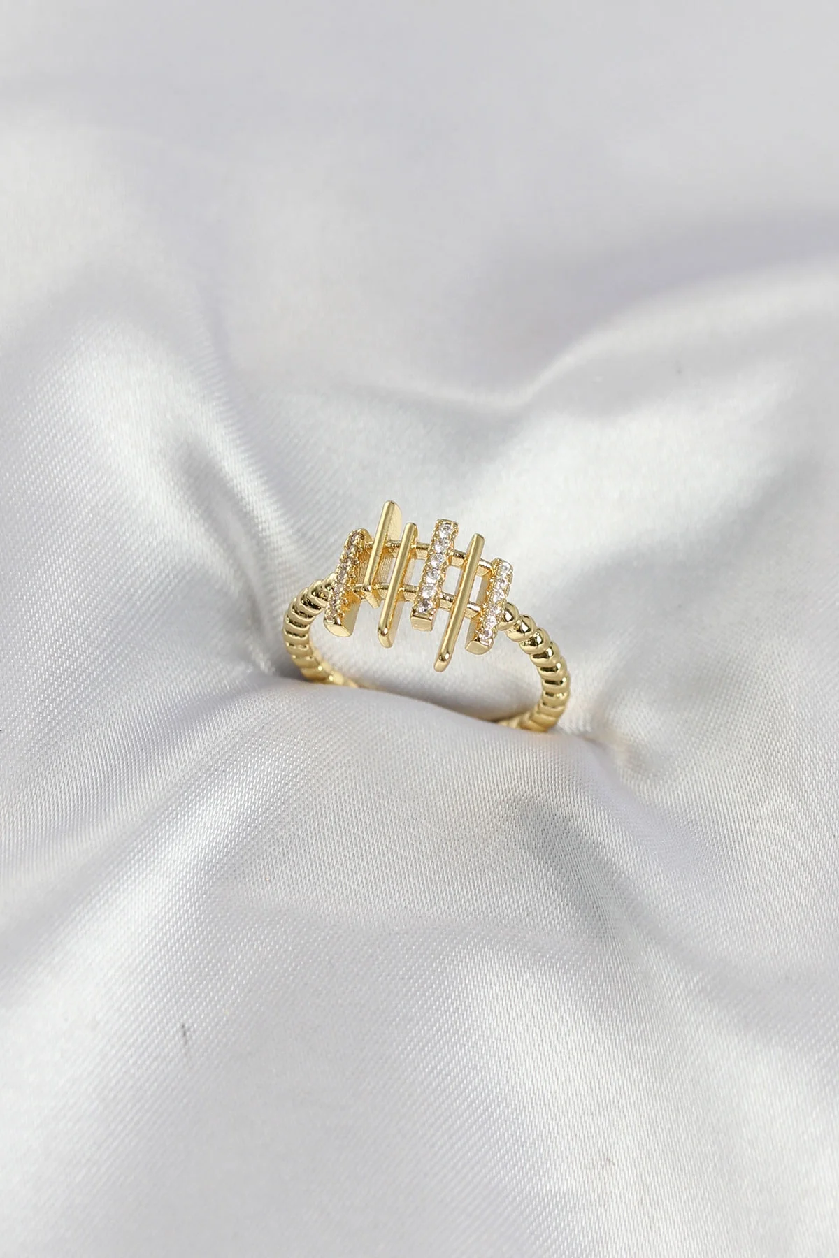 Gold Renk Zirkon Taşlı Sütun Model Kadın Yüzük