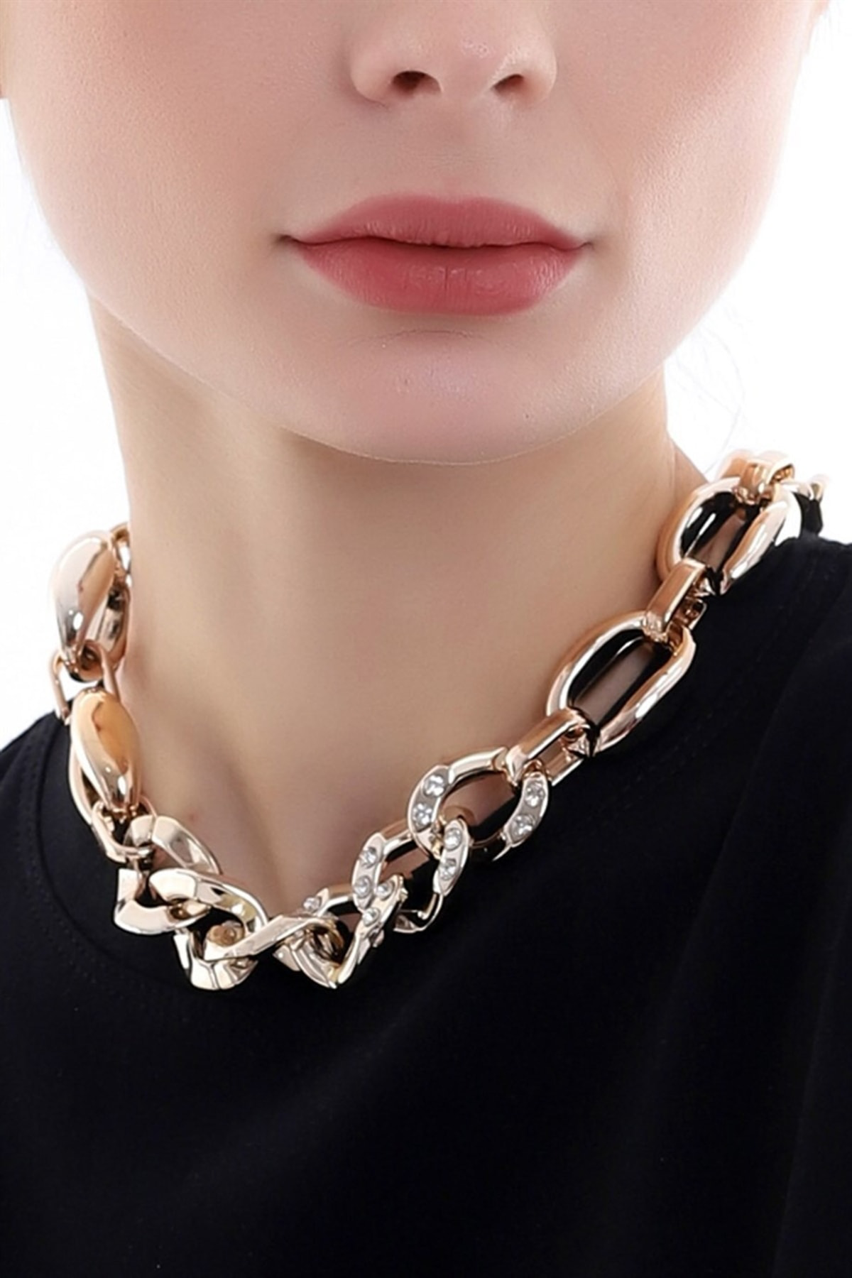 Gold Renkli Taşlı Zincir Çelik Zarif Ve Şık Kolye