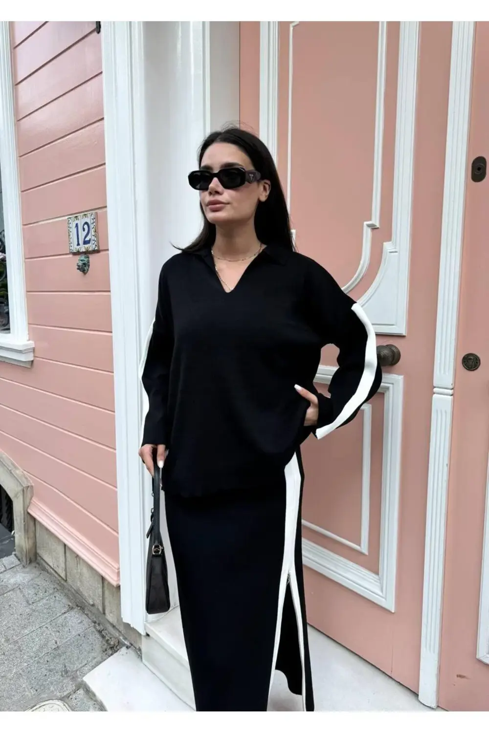 GÖMLEK YAKA DİK ÇİZGİLİ ETEKLİ KADIN TRİKO TAKIM