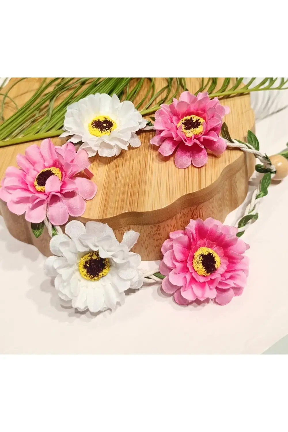 Gösterişli Çiçekli Figürlü Örgü Taç
