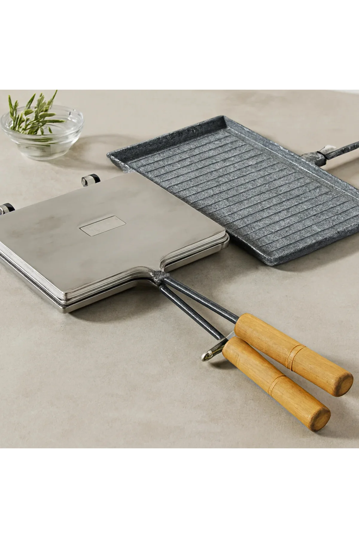 Granit Kaplamalı El Tost Makinesi 25 Granit Kaplamalı El Tost Makinesi 25