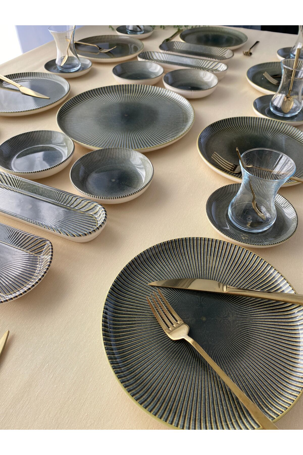 Green Gold 8 Kişilik 25 Parça Çay Tabaklı Kahvaltı Takımı