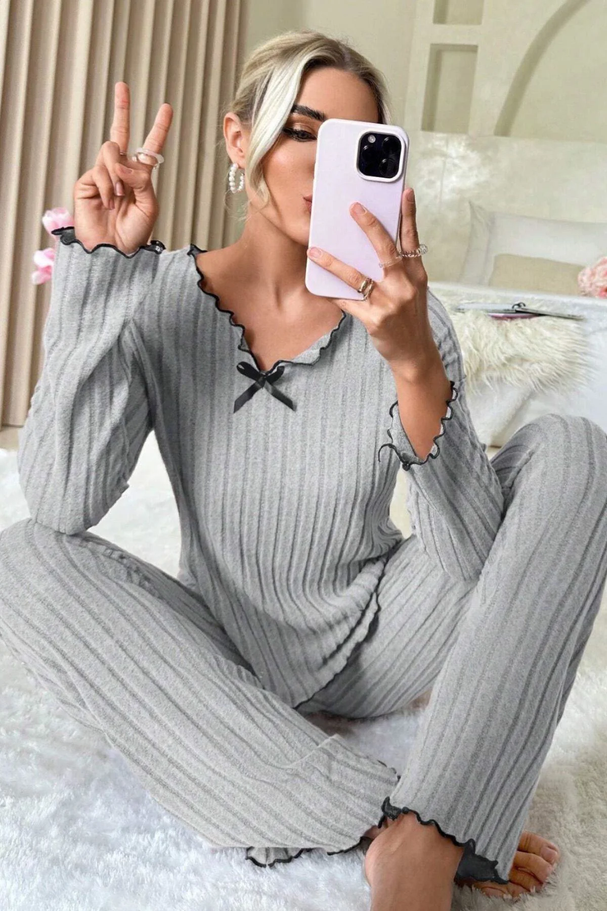 Gri Çizgili Uzun Kollu Fiyonk Detaylı Pijama Takımı Rahat Mevsiml