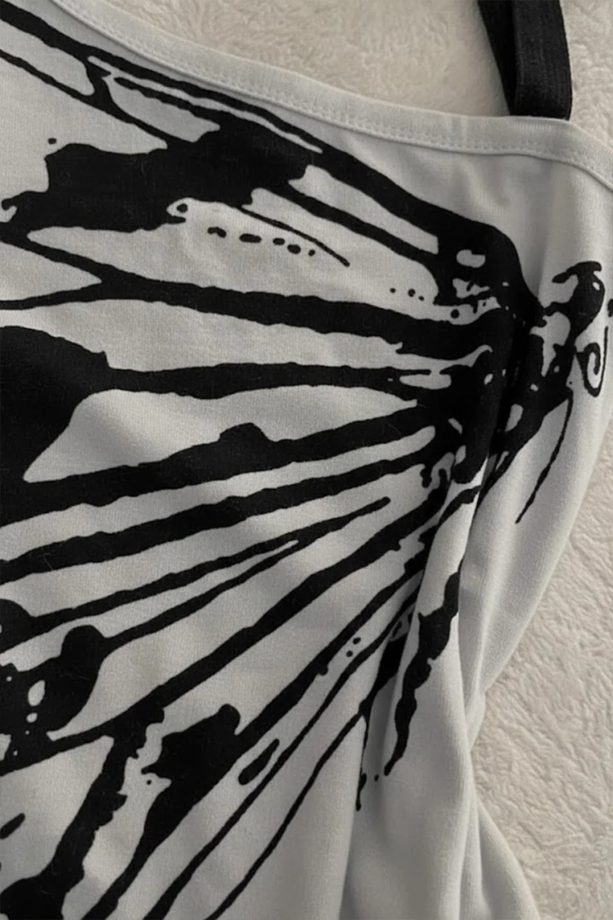 Gri Kelebek Kanatlı Askılı Grunge Y2K Kısa Kollu Crop Gri Kelebek Kanatlı Askılı Grunge Y2K Kısa Kollu Crop