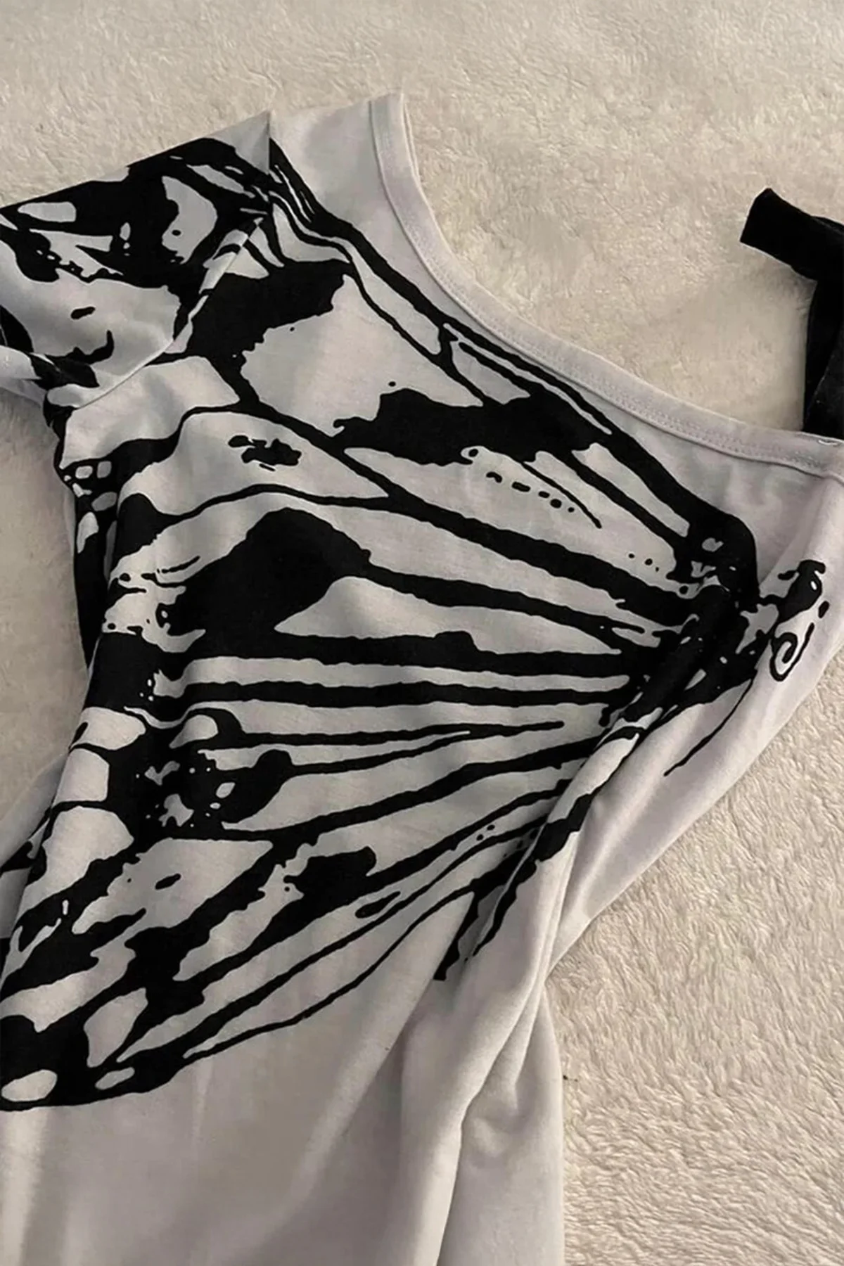 Gri Kelebek Kanatlı Askılı Grunge Y2K Kısa Kollu Crop Gri Kelebek Kanatlı Askılı Grunge Y2K Kısa Kollu Crop