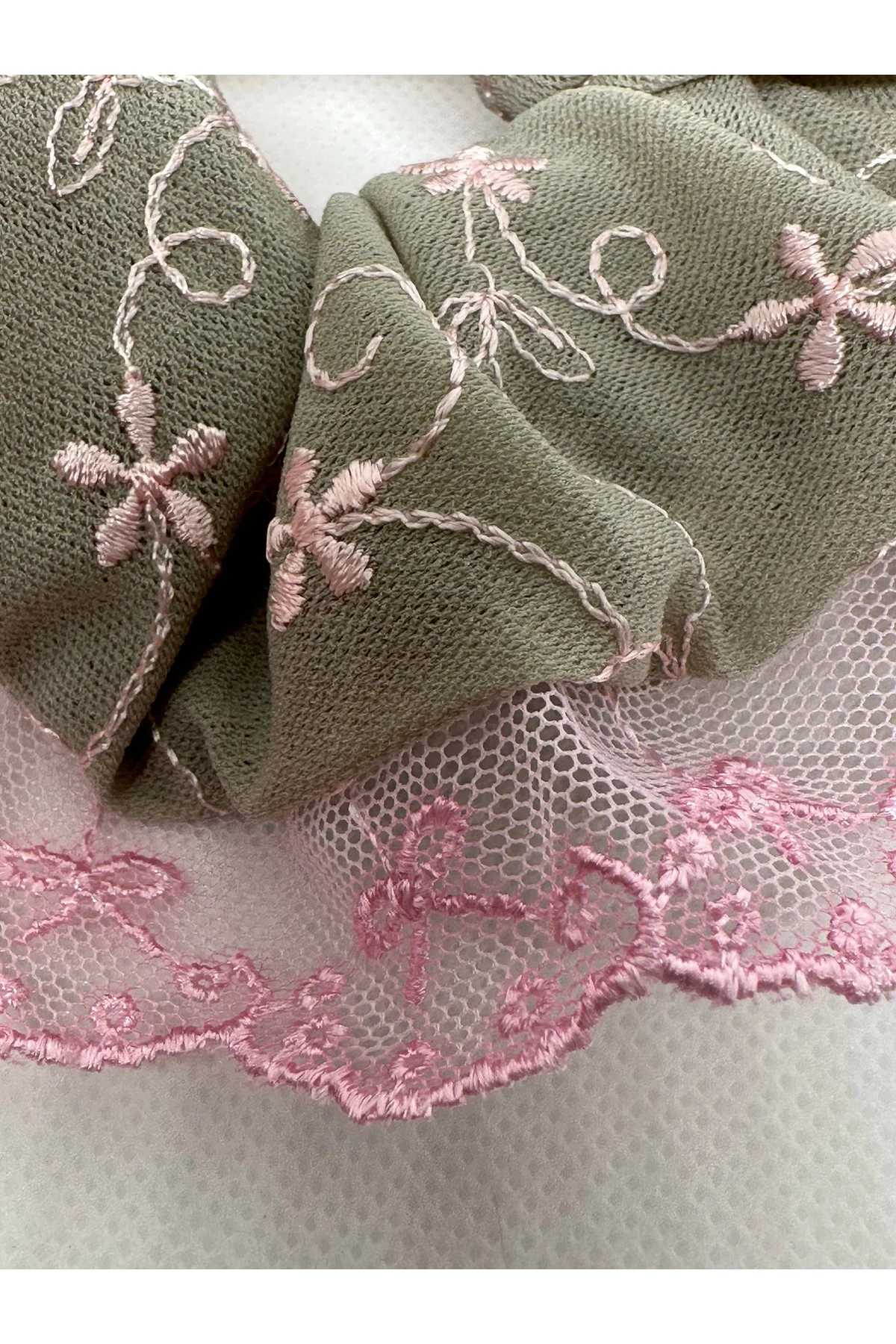 Gri Nakışlı File Kumaş Pembe Kumaş Lace Scrunchie Lastik Toka