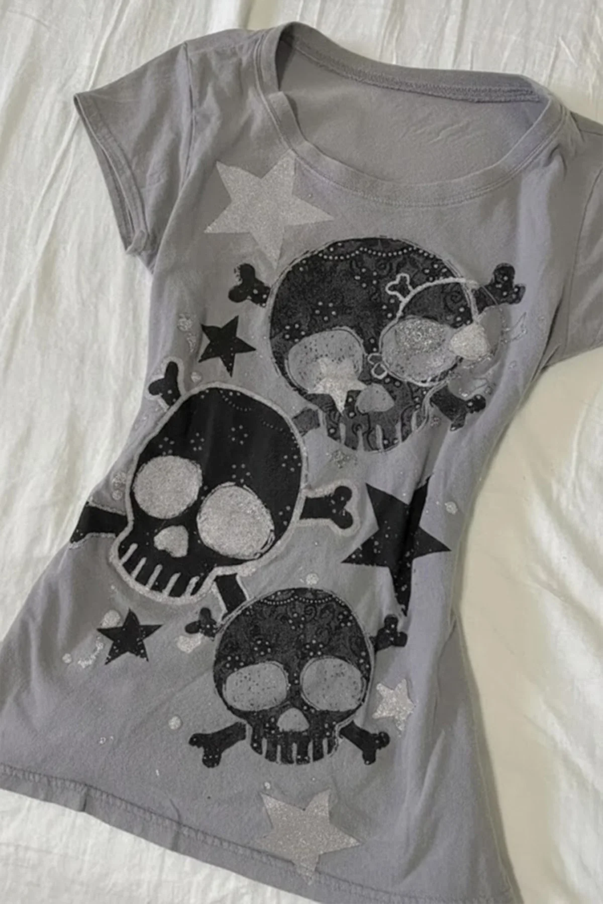 Gri Skull Yıldız Detaylı Baskılı Grunge Y2K Kısa Kollu Crop Gri Skull Yıldız Detaylı Baskılı Grunge Y2K Kısa Kollu Crop