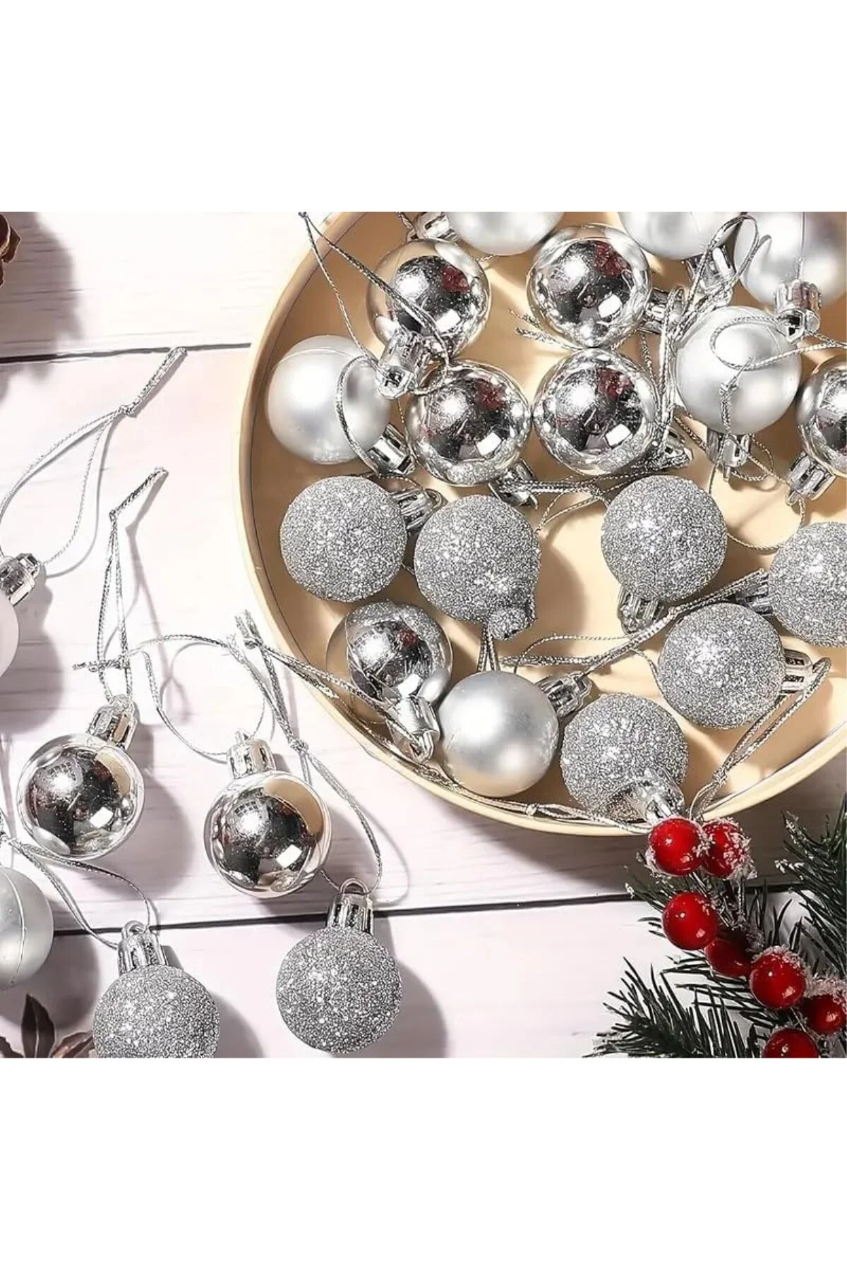 Gri Yılbaşı Ağacı Süsü 3cm Simli Ve Parlak Minik Cici Top Ağaç Sü