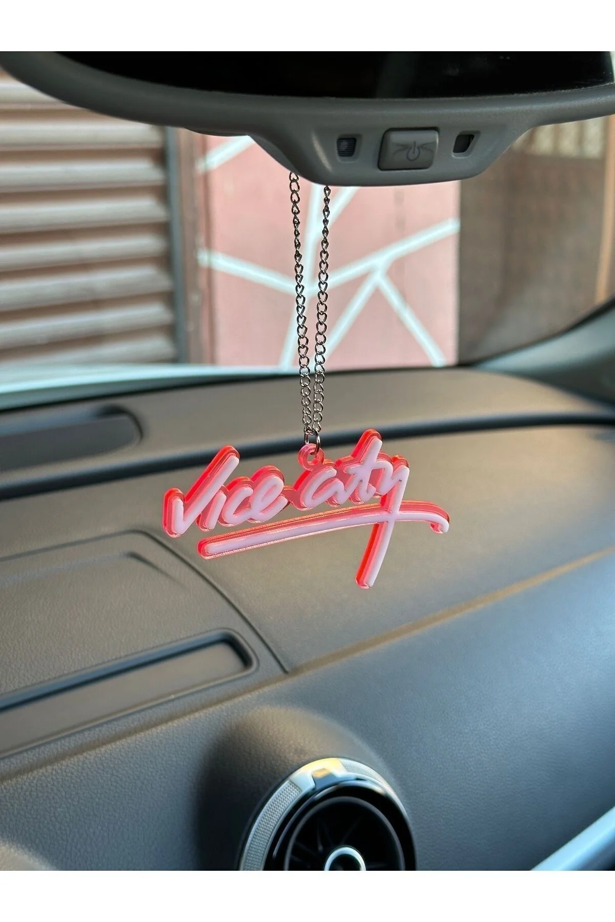 Gta Vice city Dikiz ayna süsü (Seffaf pembe) Gta Vice city Dikiz ayna süsü (Seffaf pembe)