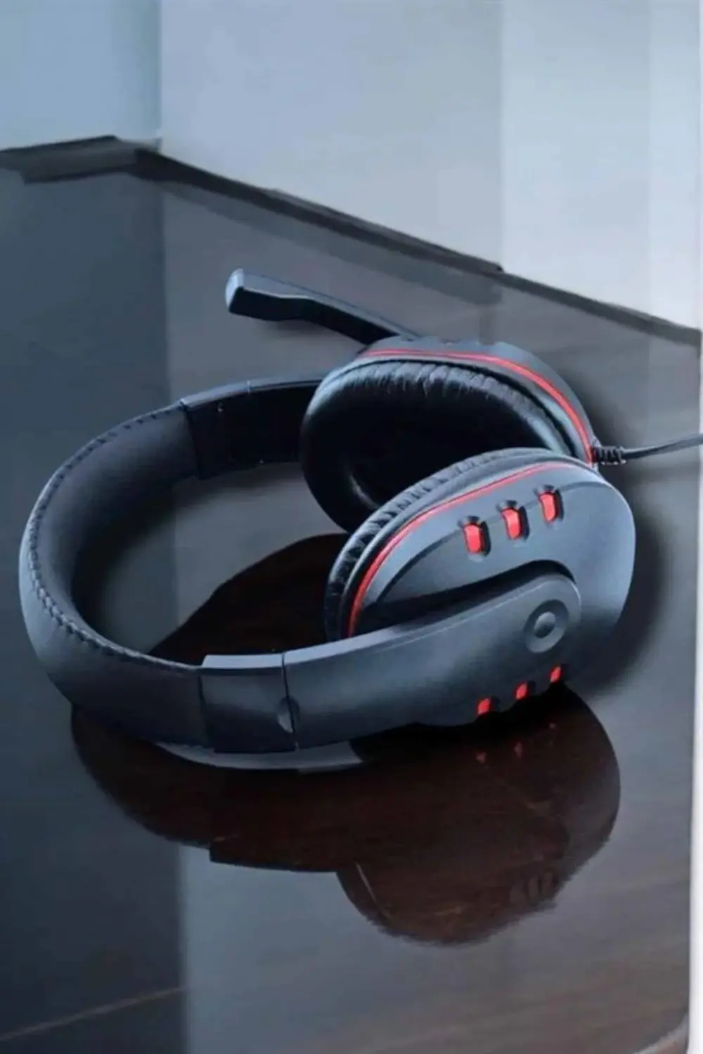 Güçlü Bass Ve Suya Dayanıklı, Kablolu Kulaklığı İle Kesintisiz De