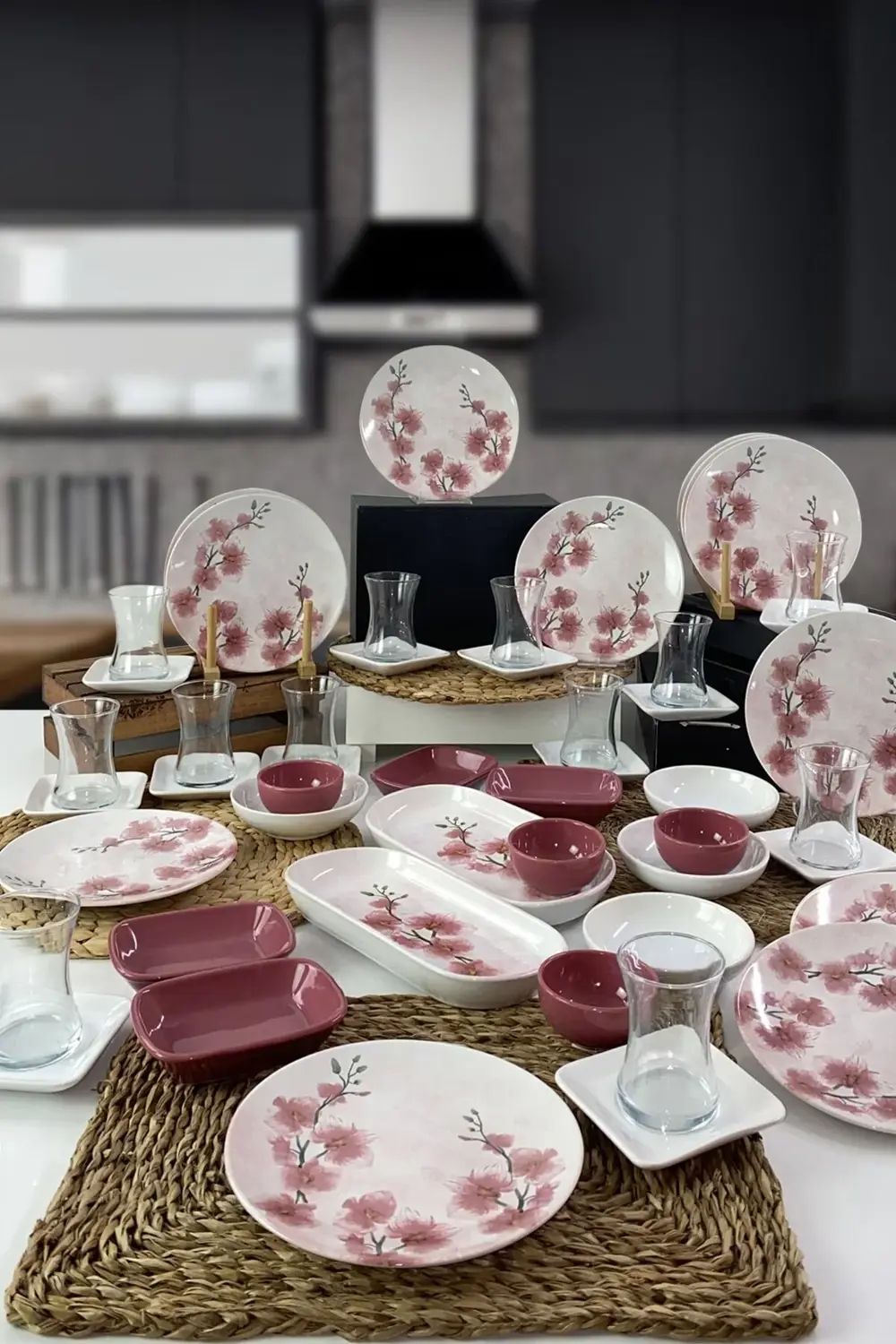 Keramika Gül Kurusu Çiçek Desenli Kahvaltı Takımı 12 Kişilik 50 Parça