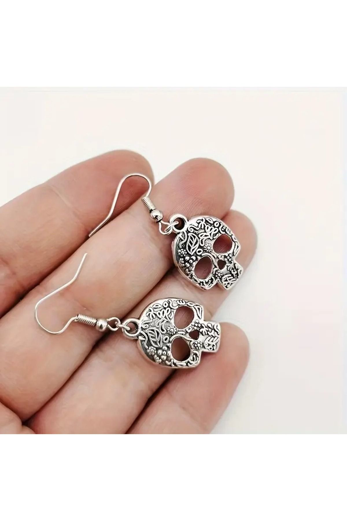 Gümüş Alaşım Kurukafa Gotik Küpe 4 x 2 cm