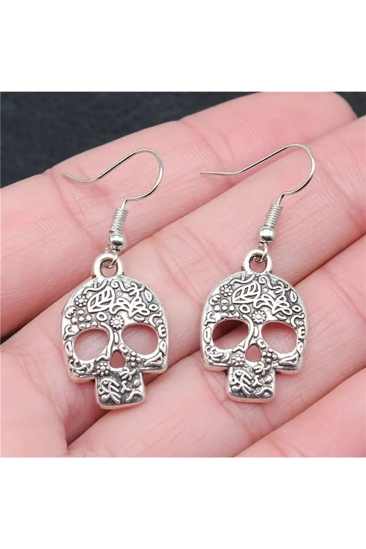 Gümüş Alaşım Kurukafa Gotik Küpe 4 x 2 cm