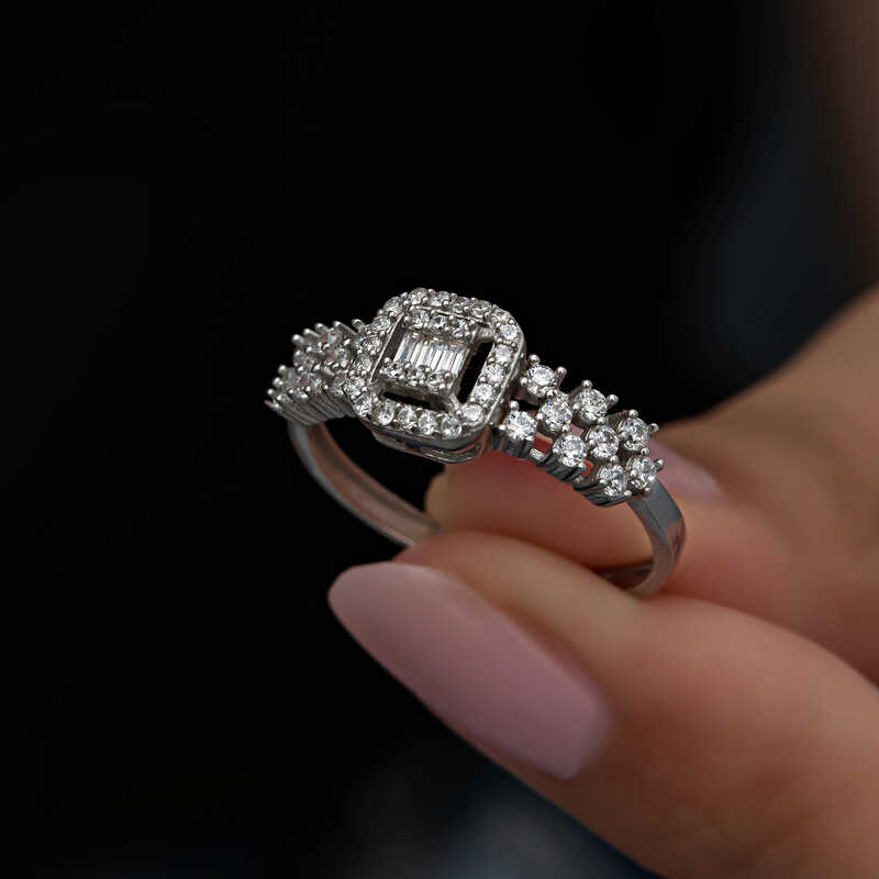 Stillove Gümüş Baget Taşlı Kadın Yüzük Sl6267 Stillove Gümüş Baget Taşlı Kadın Yüzük Sl6267