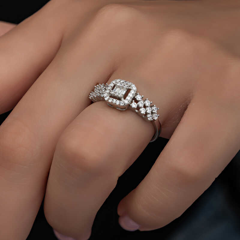 Stillove Gümüş Baget Taşlı Kadın Yüzük Sl6267 Stillove Gümüş Baget Taşlı Kadın Yüzük Sl6267