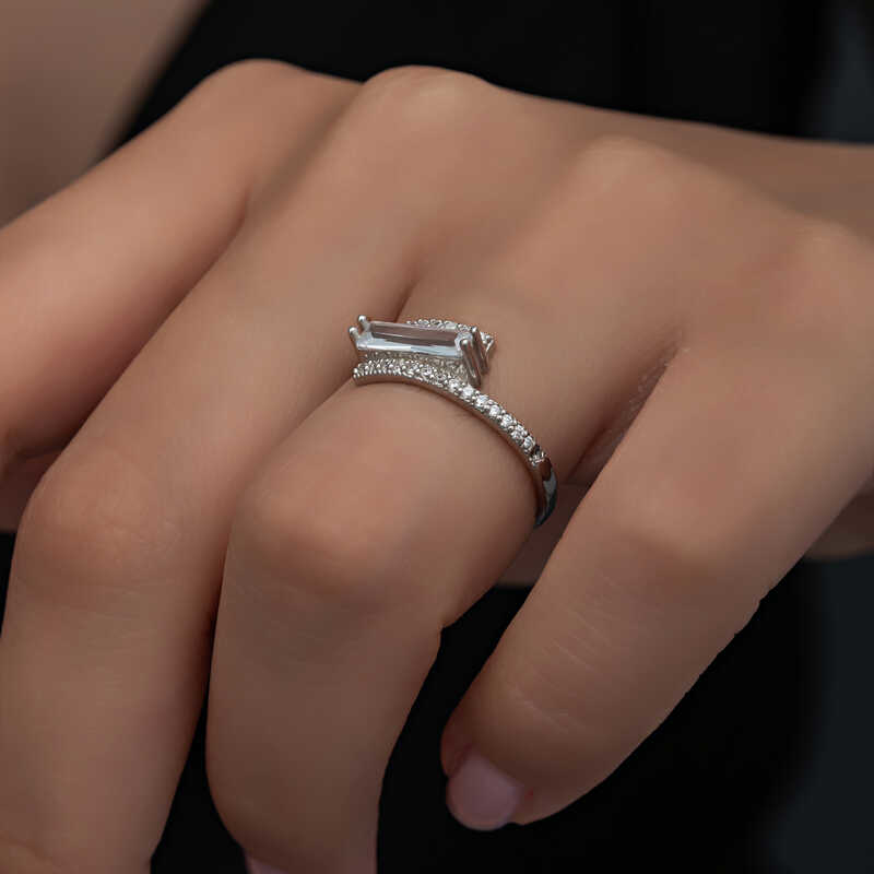 Stillove Gümüş Baget Taşlı Kadın Yüzük Sl6268 Stillove Gümüş Baget Taşlı Kadın Yüzük Sl6268