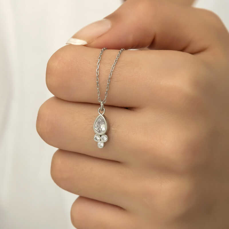 Gümüş Çiğ Damlası Tektaş Bayan Kolye SL1813 Gümüş Çiğ Damlası Tektaş Bayan Kolye SL1813