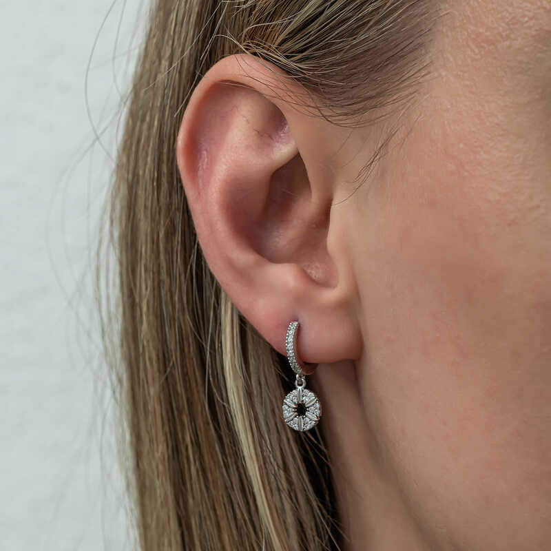 Gümüş Geometrik Desenli Kadın Küpe SL8258