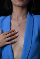 GÜMÜŞ İNCİ DETAY YAPRAK FİGÜR ÇELİK KOLYE-ÇKOL117