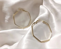 GÜMÜŞ KAPLAMA GEOMETRİK ŞEKİL ARKASI KAPALI HALKA KÜPE-HKGEŞE11