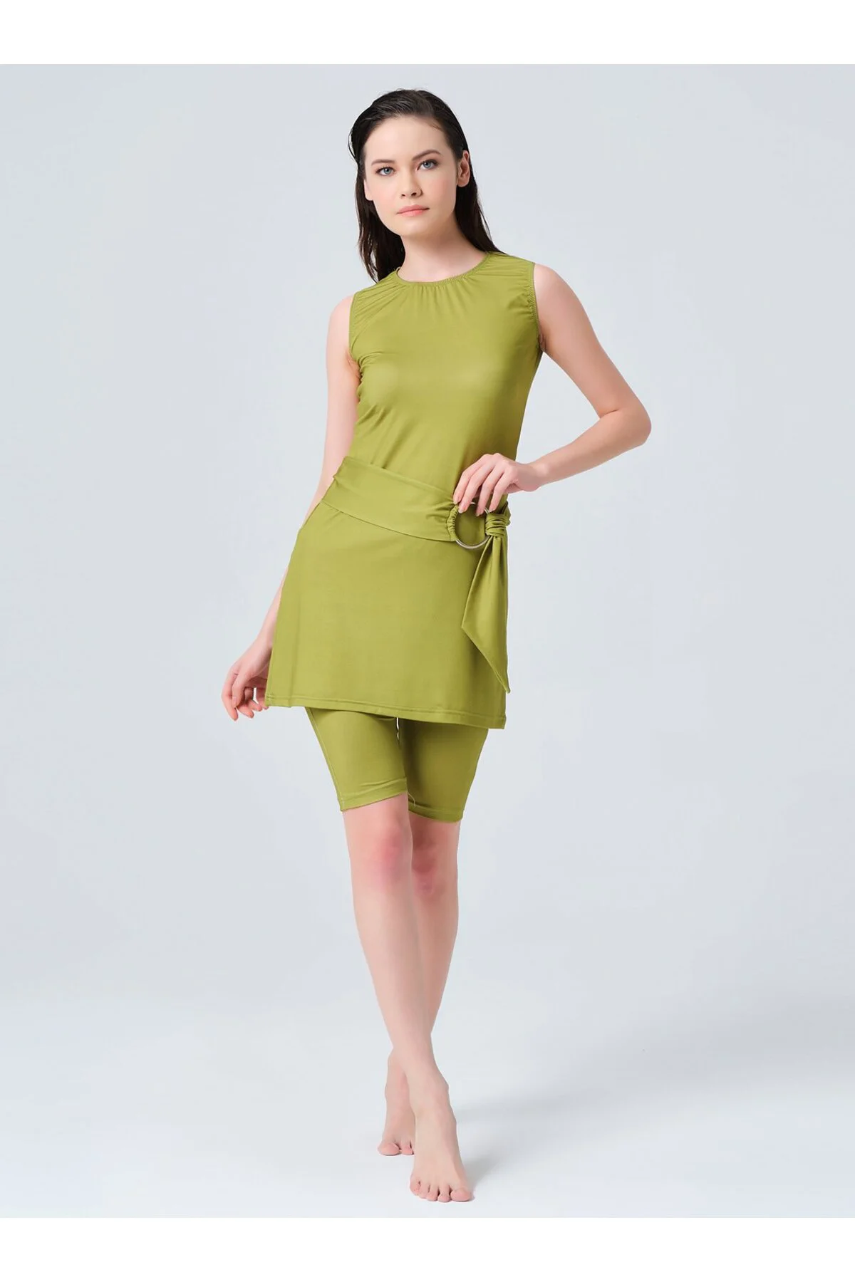 Gümüş Kemer Tokalı Sıfır Kol Yarı Kapalı Mayo