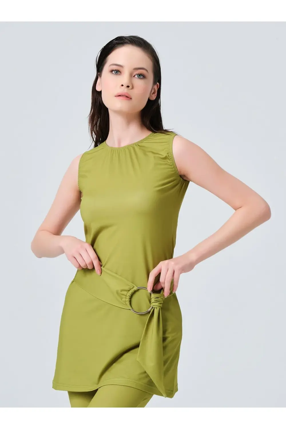 Gümüş Kemer Tokalı Sıfır Kol Yarı Kapalı Mayo