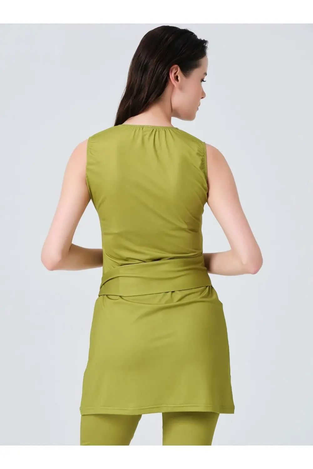 Gümüş Kemer Tokalı Sıfır Kol Yarı Kapalı Mayo