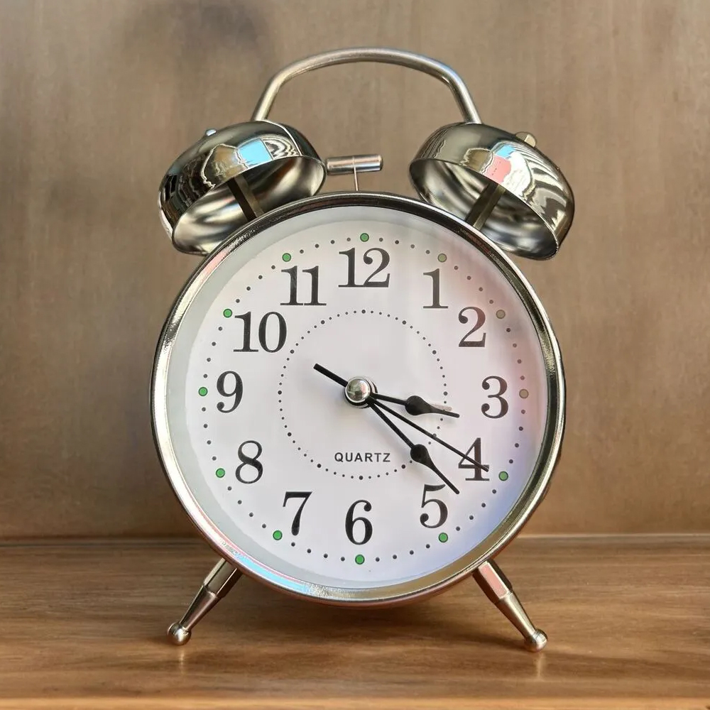 Evimdeyokyok Gümüş Metal Alarmlı Masa Saati