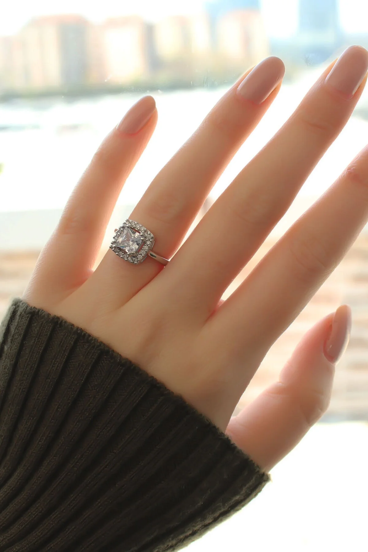 Gümüş Renk Baget ve Zirkon Taşlı Kare Yüzük - Lisinya